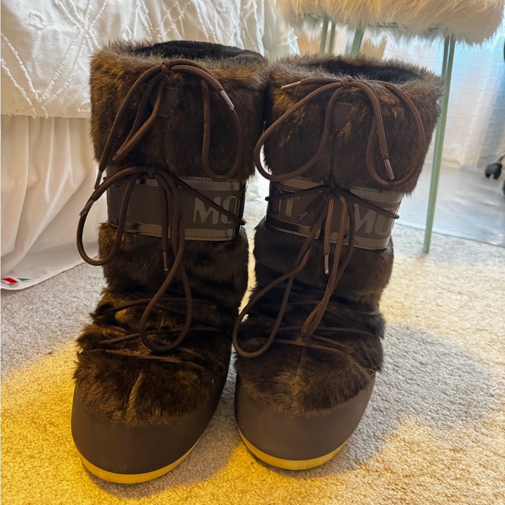 MOON BOOTS - Rare Dark Brown Fur Model